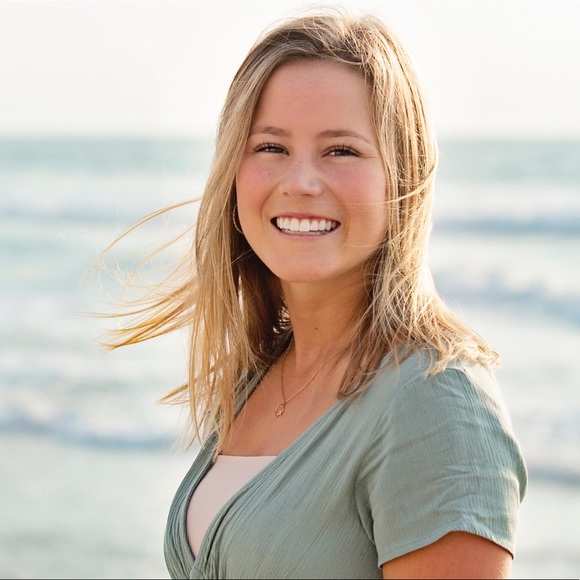 Meet your Posher, Erica - Picture 2 of 2